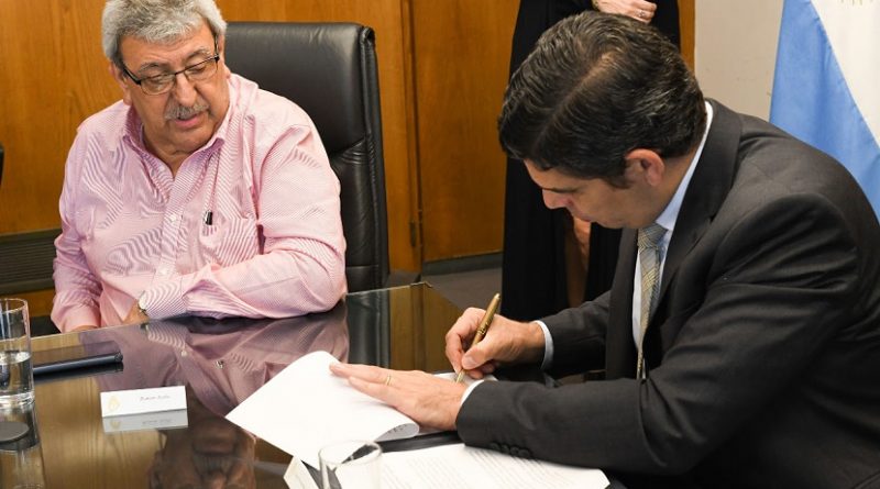 El presidente del RENATRE Ramón Ayala, con el Secretario de Trabajo de la Nación, Lucas Fernández Aparicio,
