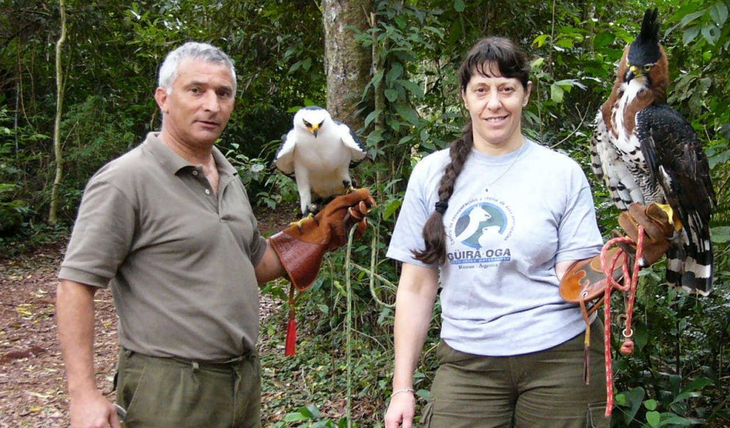 Jorge y Silvia del Centro de Rescate, Rehabilitación y Recría de Fauna Silvestre Güirá Oga