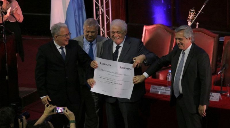 Ginés González García recibió el título de Doctor Honoris Causa por la Universidad de Buenos Aires