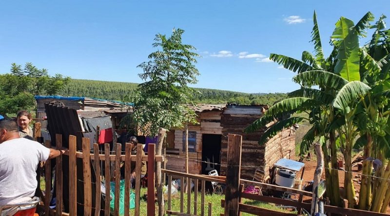 Familias del barrio Néstor Kirchner necesitan ayuda para paliar su pobreza