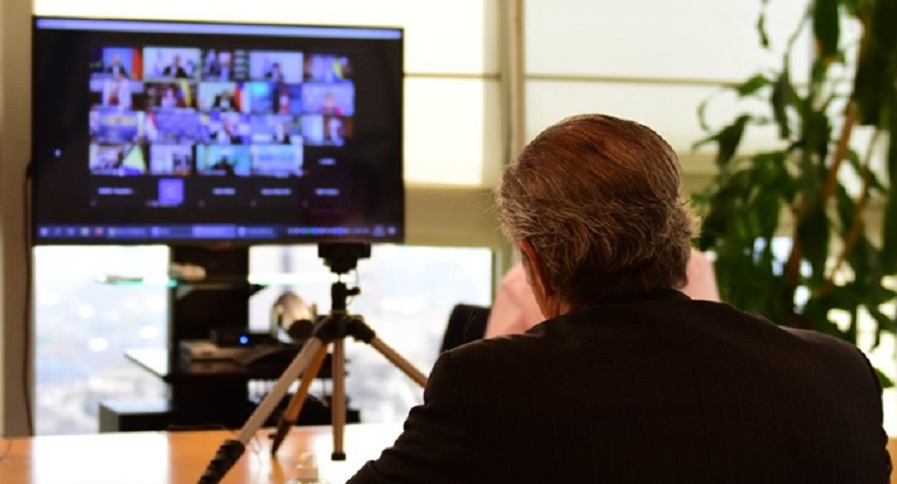  F. Solá en   Teleconferencia con 75 cámaras empresarias para analizar la agenda de negociaciones
