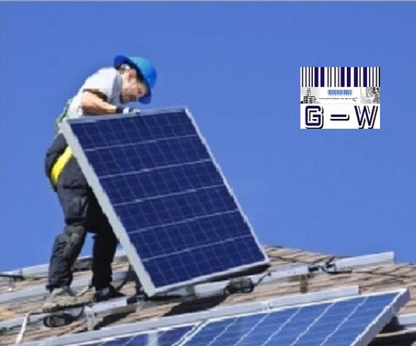 Energía solar en edificios públicos y viviendas construidas por el Estado