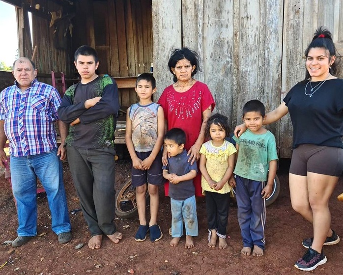 Familia de agricultores de la Picada Zulma, San Vicente reclaman conexión de luz