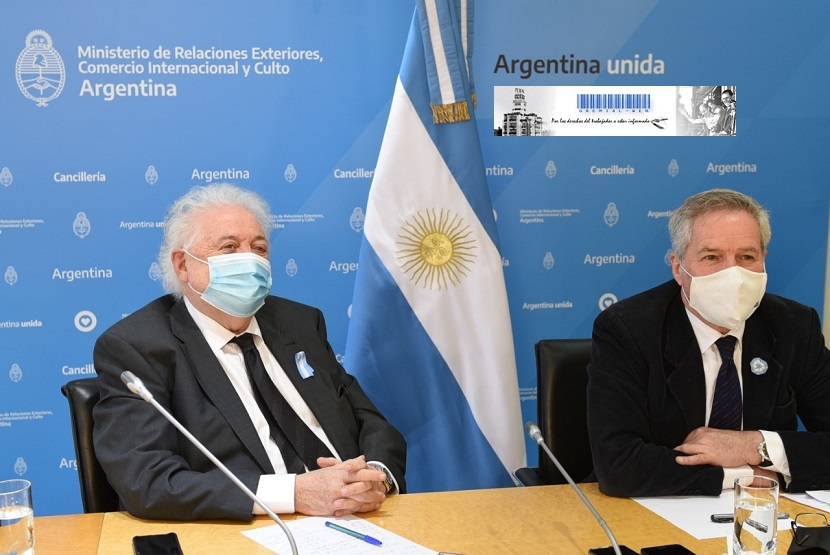 El canciller F. Solá acompañado su par de Salud, Ginés González García