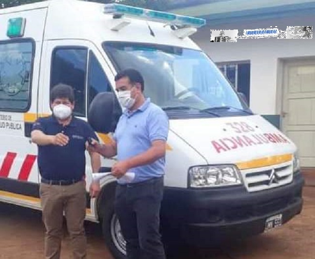 El ministro de Salud Pública entregó una ambulancia al Hospital de Jardín América