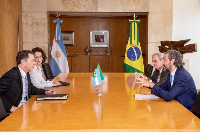 S. Cafiero recibió al Embajador A. Salgado de Brasil